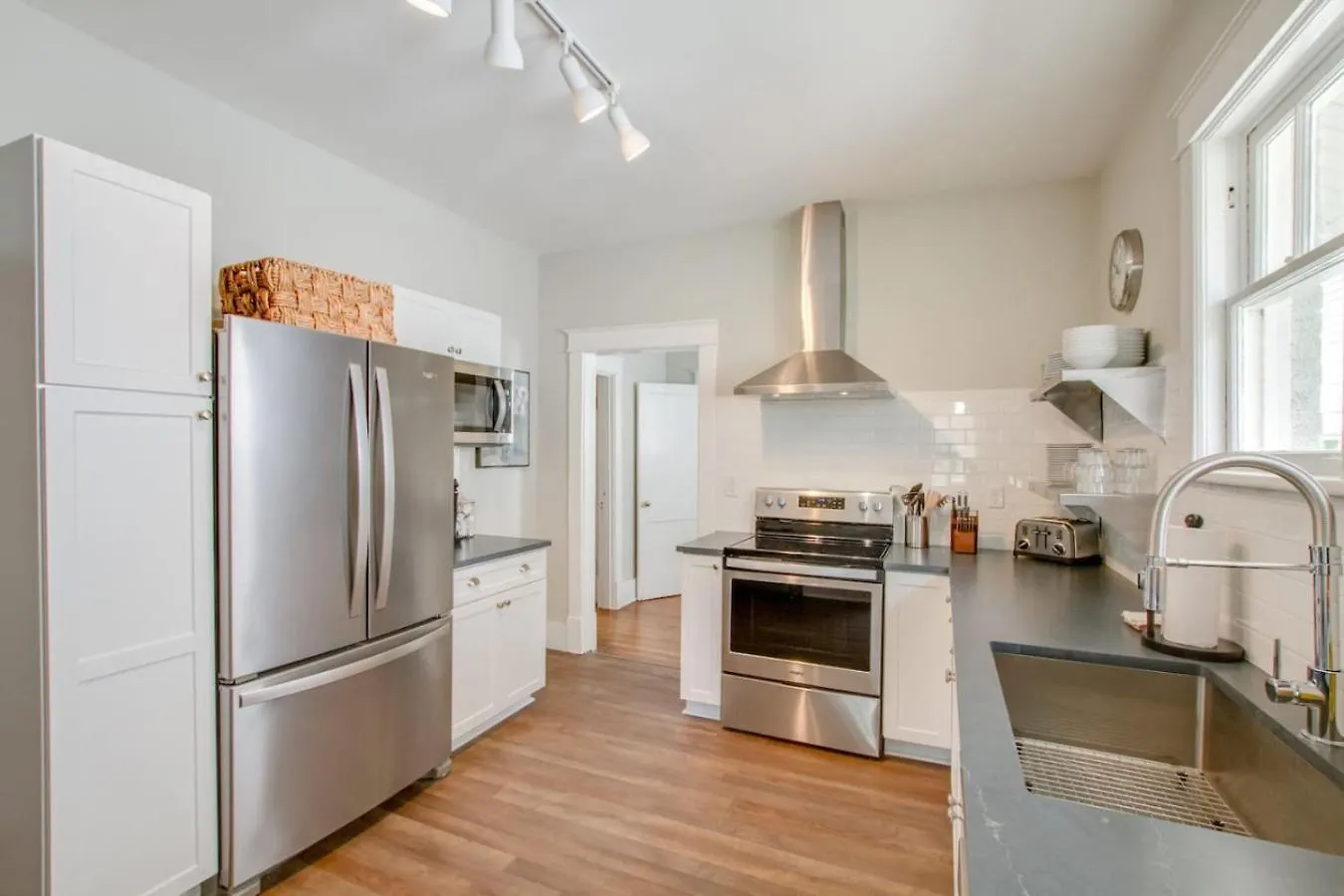 The Pink Door Beauty Stunning And Fresh Villa Nashville Holiday home