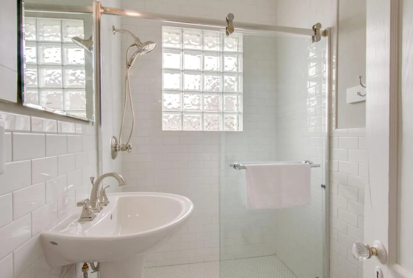The Pink Door Beauty Stunning And Fresh Villa Nashville Holiday home