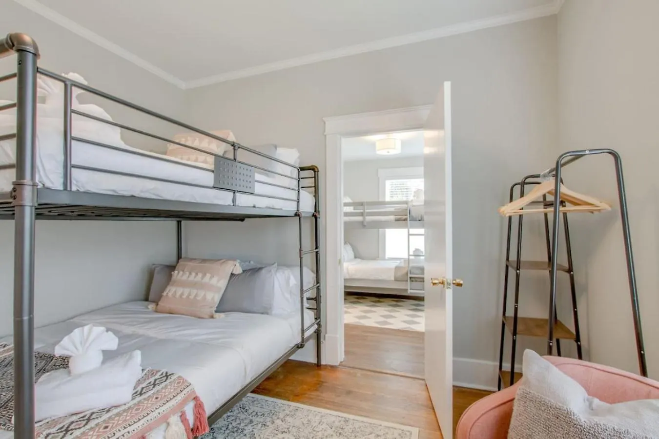 The Pink Door Beauty Stunning And Fresh Villa Nashville Holiday home